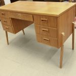 841 4273 WRITING DESK